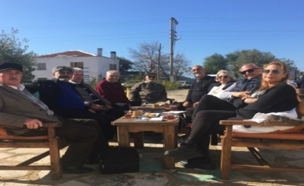Akbük Okuma Topluluğu Sanki İki Meyhane Bitirmiştiler" adlı kitabı sorguladı.